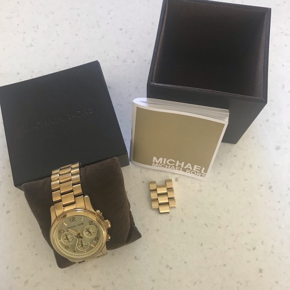 Michael Kors RUNWAY MK5055 Mid-Size Ladies Watch - Picture 2 of 5